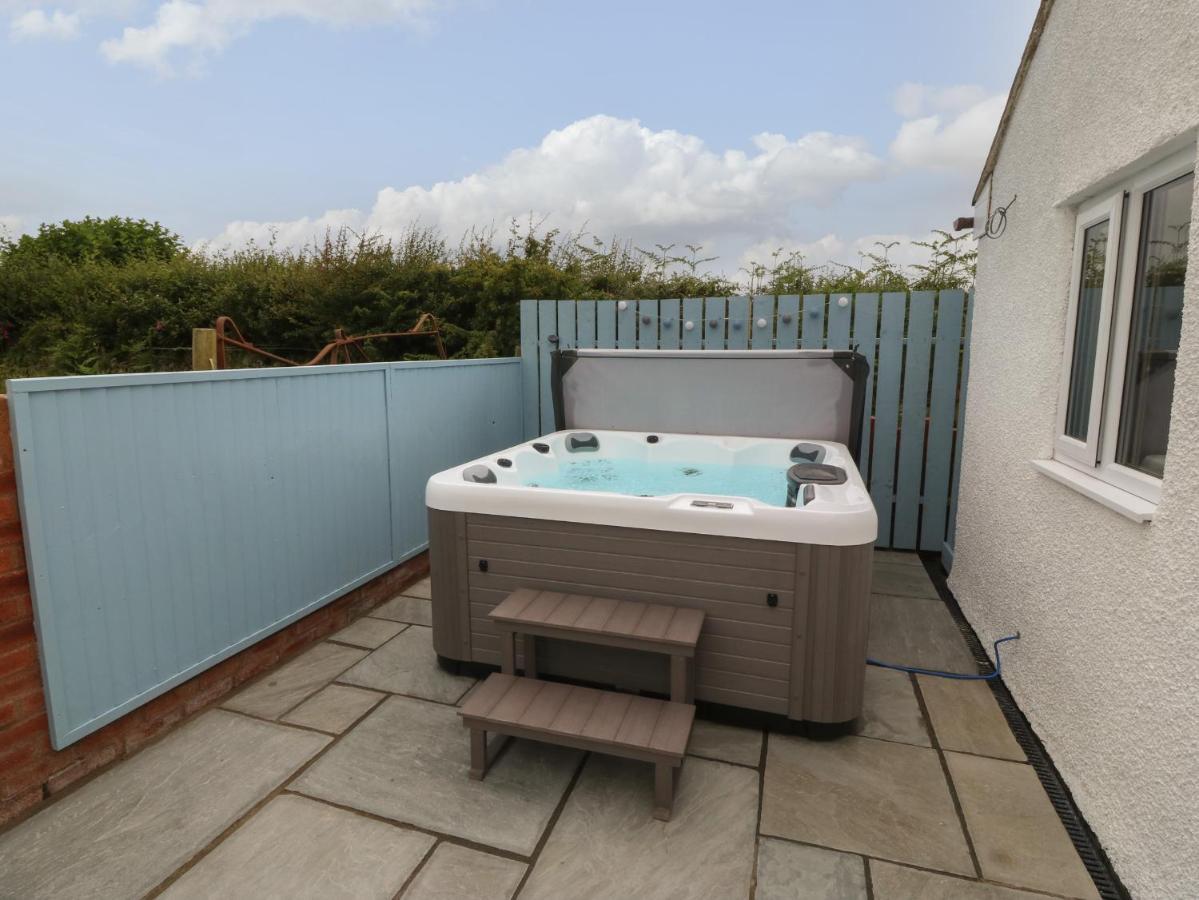 Bryn Eglwys Bach Villa Llanfairpwllgwyngyll Exteriör bild